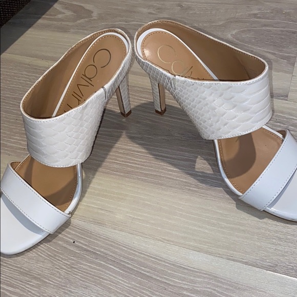 Beautiful Calvin Klein heels - Picture 3 of 3
